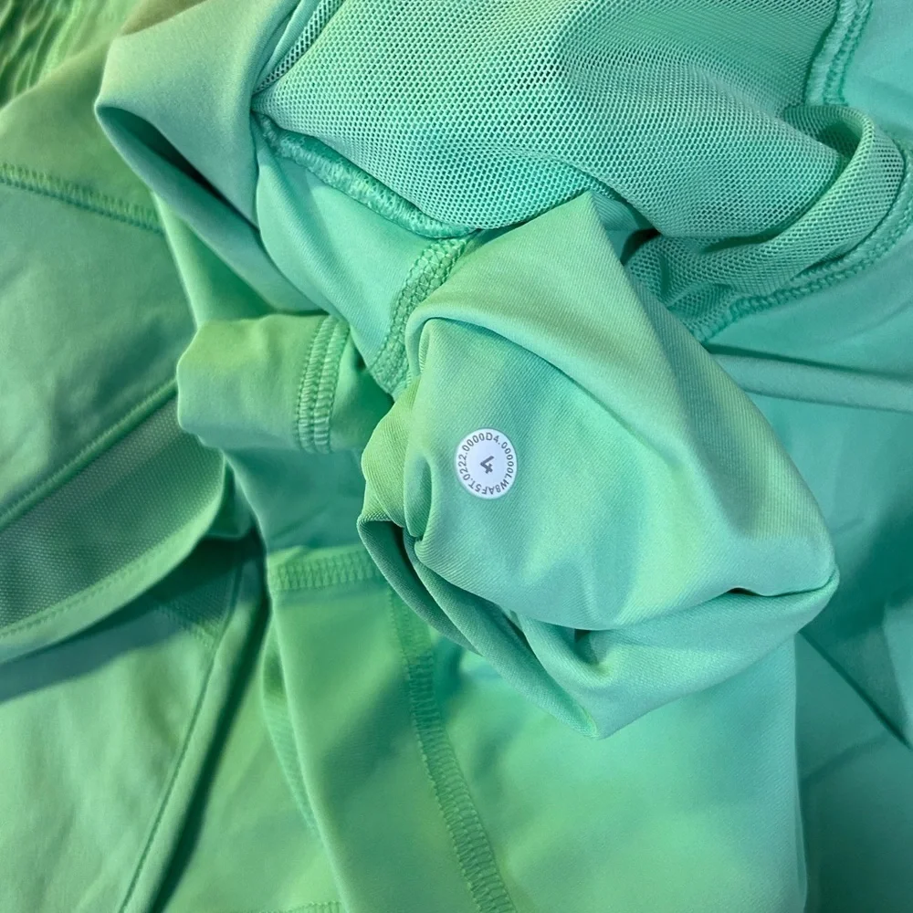 Lululemon Hotty Hot High Rise Skirt in Scream Green, size 4.
